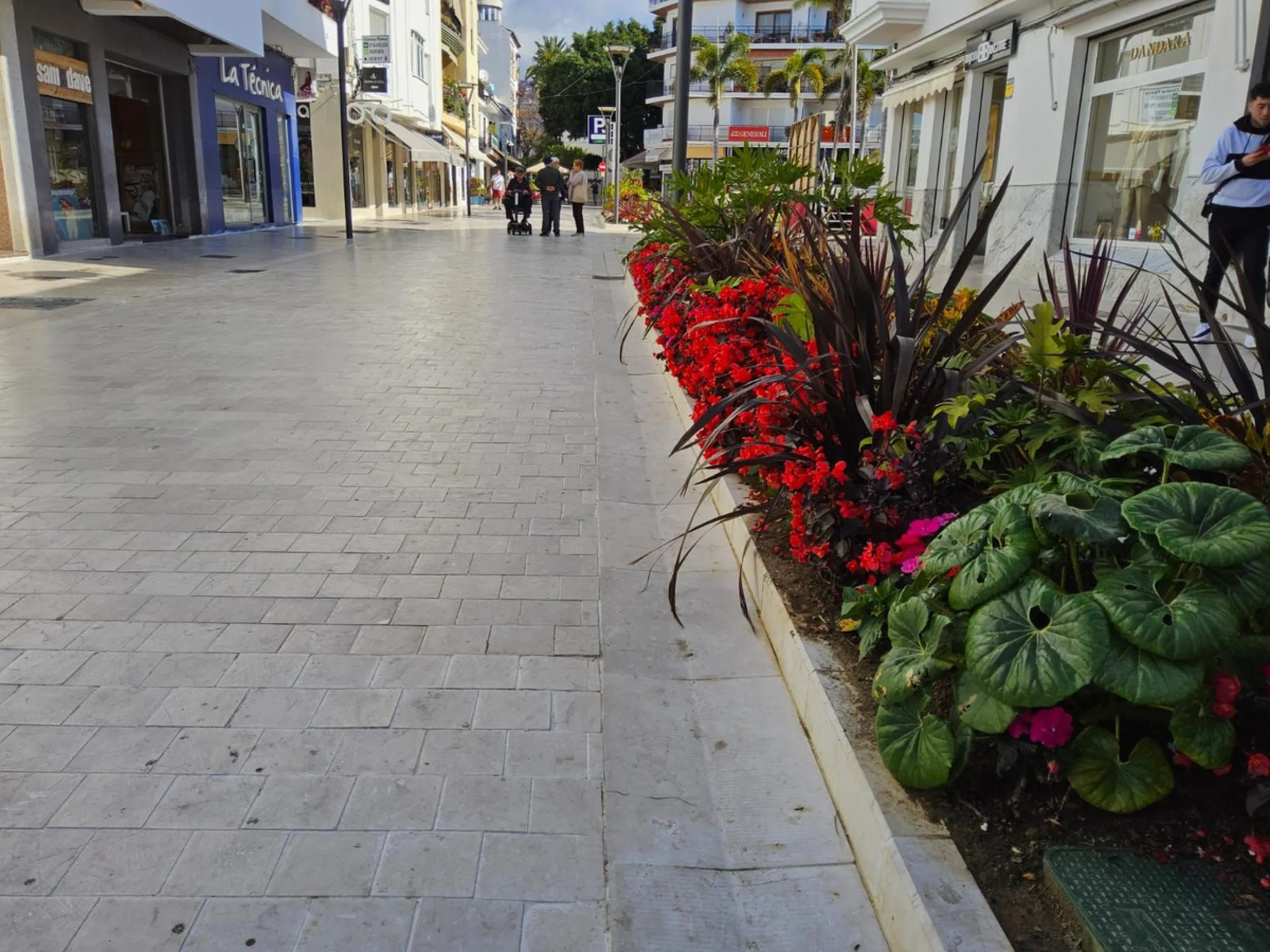 Brand new refurbished flat in the centre of Estepona - 3 bedrooms, 3 bathrooms and tourist license