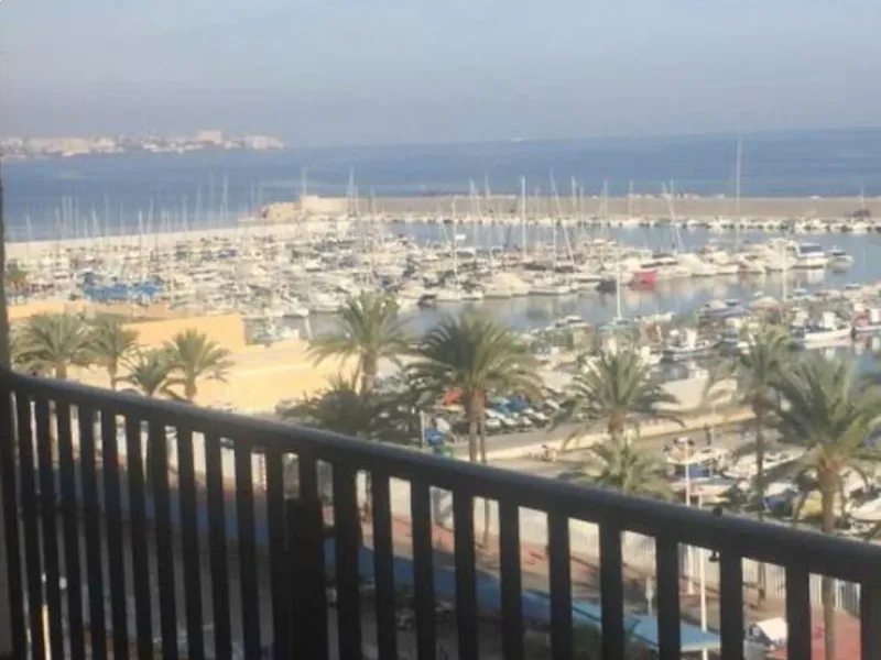 Apartment - Middle Floor Apartment в продаже в Fuengirola, Málaga. В доме 2 спален и 1 ванных комнат. Площадь дома 75 м²