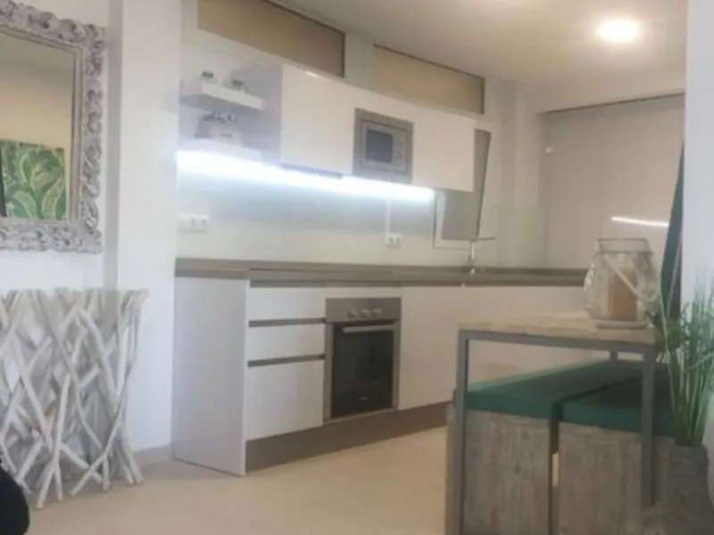 Apartment - Middle Floor Apartment в продаже в Fuengirola, Málaga. В доме 2 спален и 1 ванных комнат. Площадь дома 75 м²