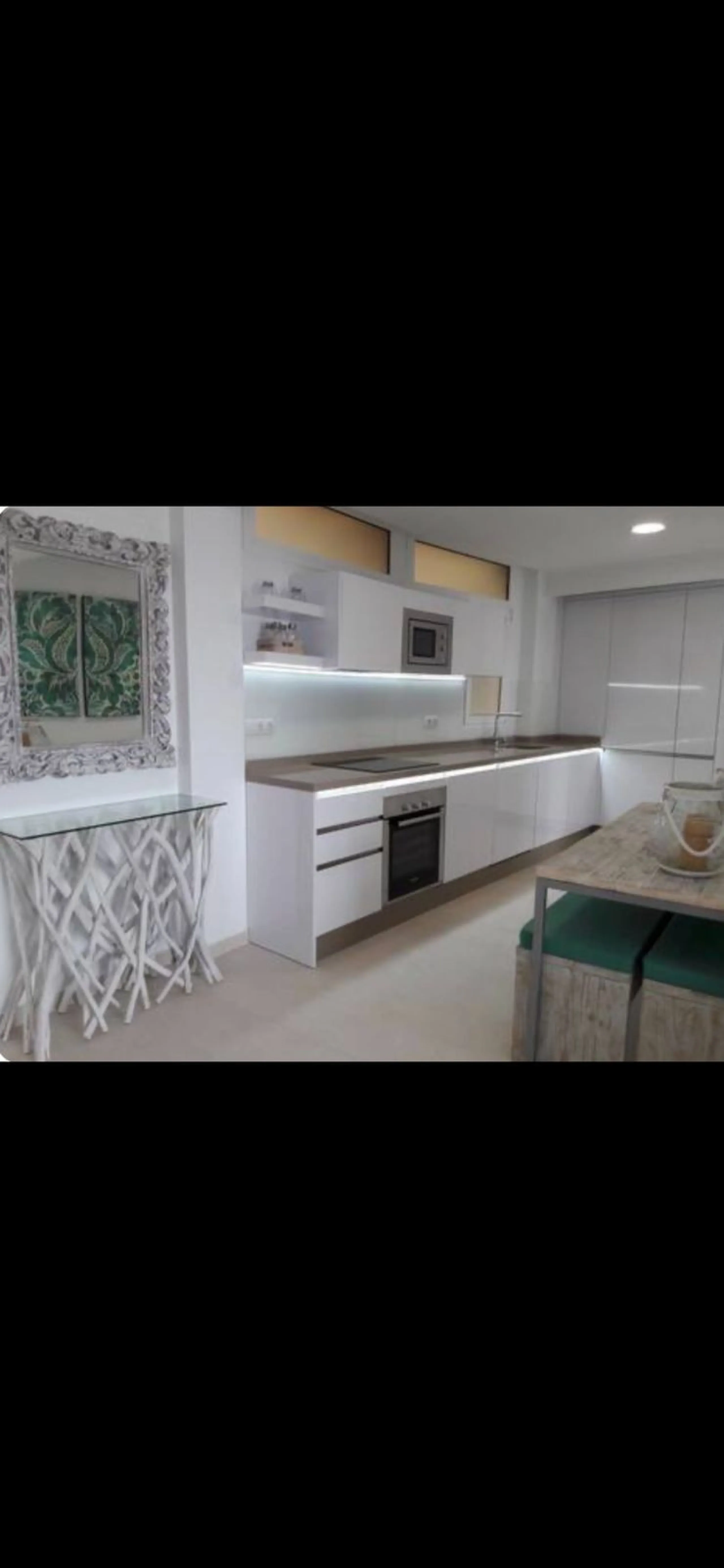Apartment - Middle Floor Apartment в продаже в Fuengirola, Málaga. В доме 2 спален и 1 ванных комнат. Площадь дома 75 м²