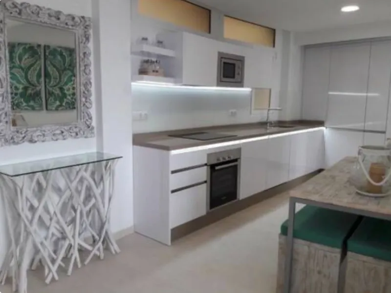 Apartment - Middle Floor Apartment в продаже в Fuengirola, Málaga. В доме 2 спален и 1 ванных комнат. Площадь дома 75 м²