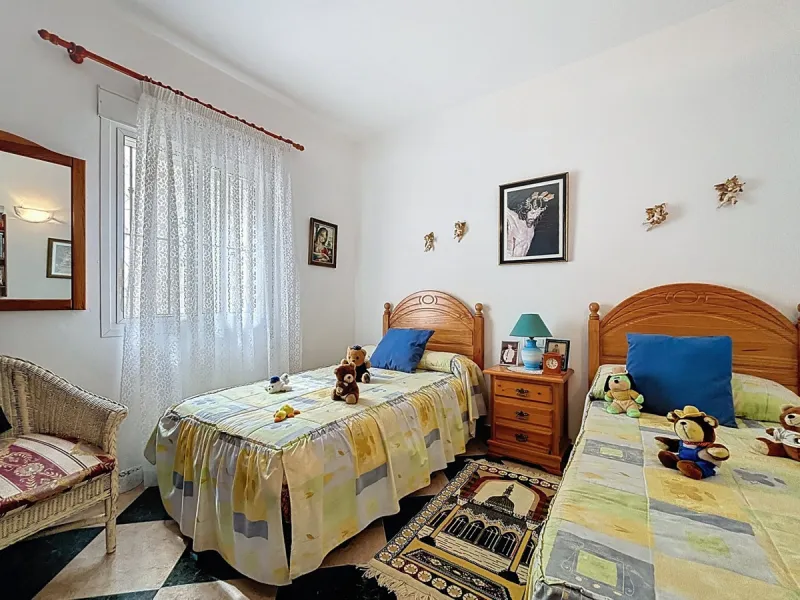 Move in, feel at home and enjoy life this charming, detached house, built in 2013, combines modern comfort with rural tranquility. Its the perfect place for those who value independence, space and privacy. At the heart of the home is the spacious living r
