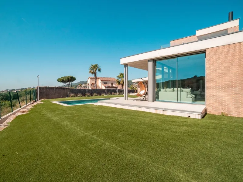 Contemporary House with Sea Views in Cabrils, Maresme
