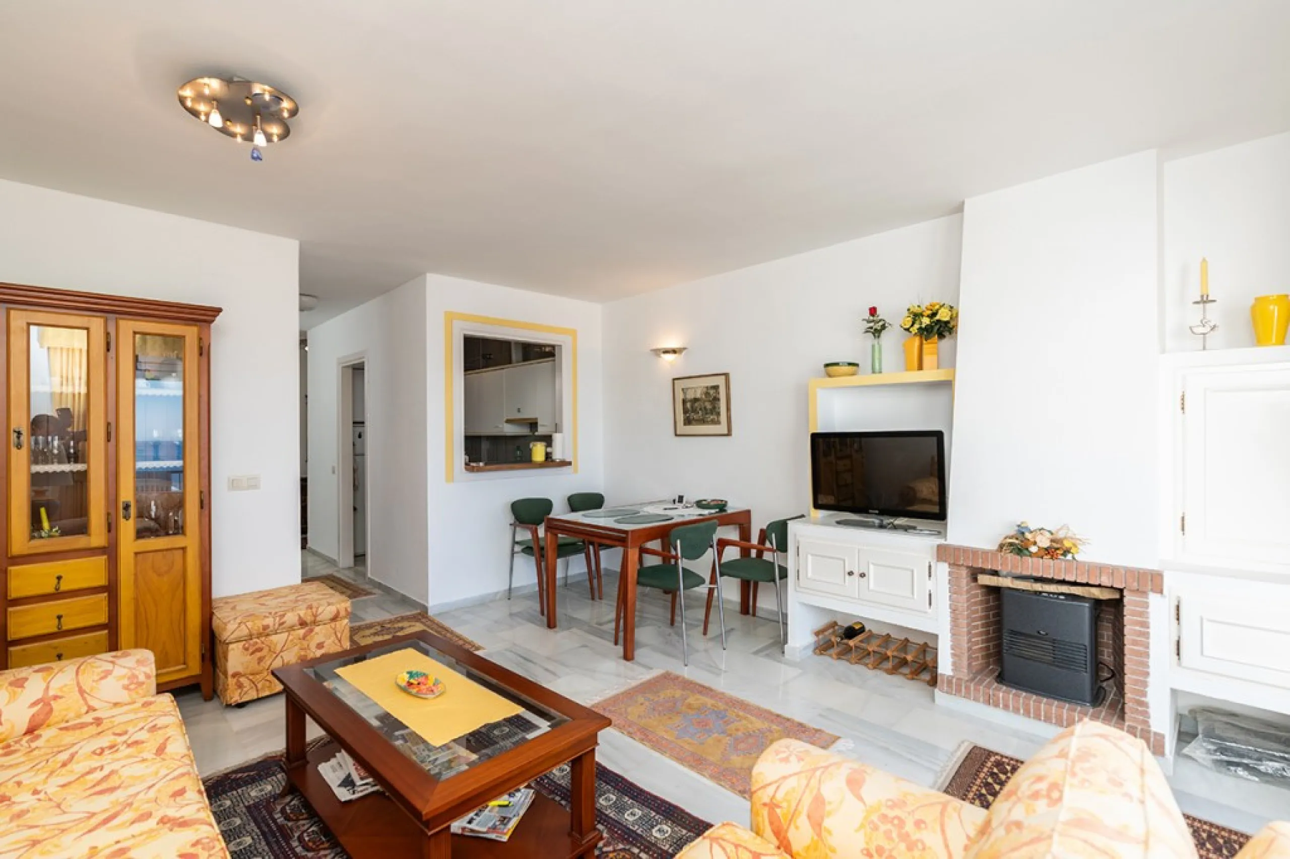 Penthouse in Calahonda in second line beach with amazing sea views and offering on two levels two bedrooms, two bathrooms, a kitchen, bright living room with sunny terrace and a roof terrace with views to the Mediterranean Sea and with sun all day. Sold f