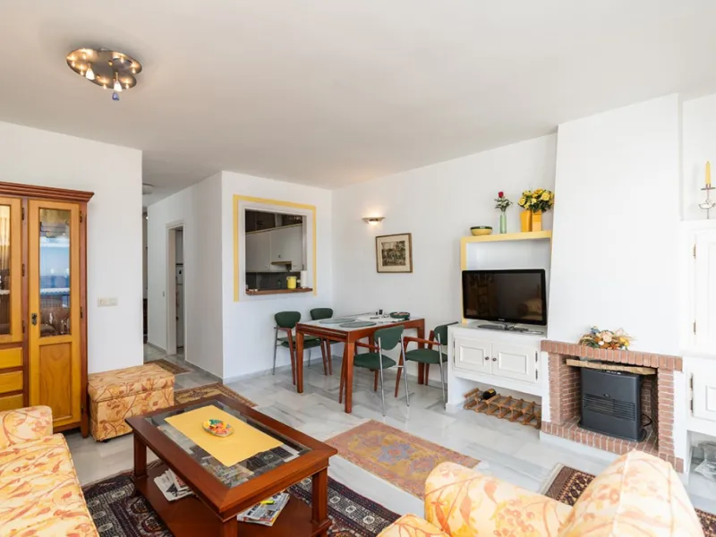 Penthouse in Calahonda in second line beach with amazing sea views and offering on two levels two bedrooms, two bathrooms, a kitchen, bright living room with sunny terrace and a roof terrace with views to the Mediterranean Sea and with sun all day. Sold f