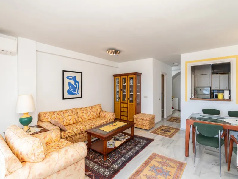 Penthouse in Calahonda in second line beach with amazing sea views and offering on two levels two bedrooms, two bathrooms, a kitchen, bright living room with sunny terrace and a roof terrace with views to the Mediterranean Sea and with sun all day. Sold f