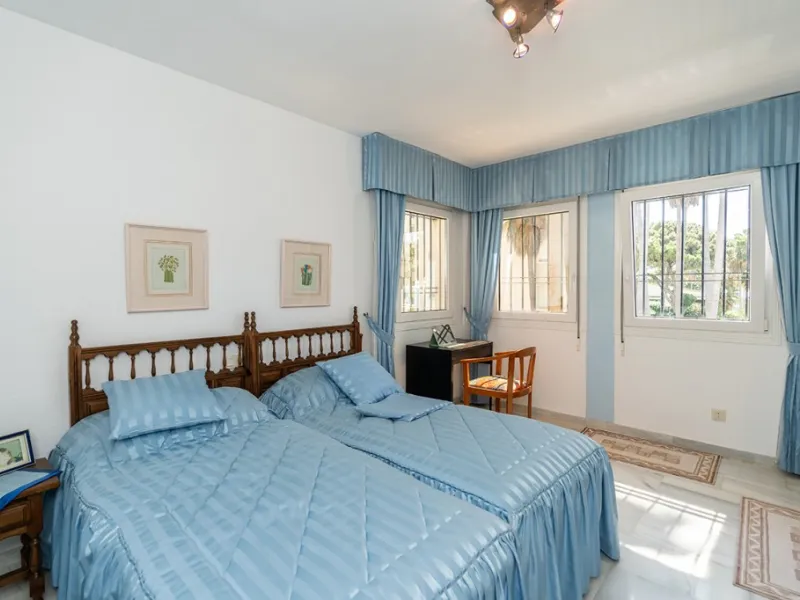 Penthouse in Calahonda in second line beach with amazing sea views and offering on two levels two bedrooms, two bathrooms, a kitchen, bright living room with sunny terrace and a roof terrace with views to the Mediterranean Sea and with sun all day. Sold f