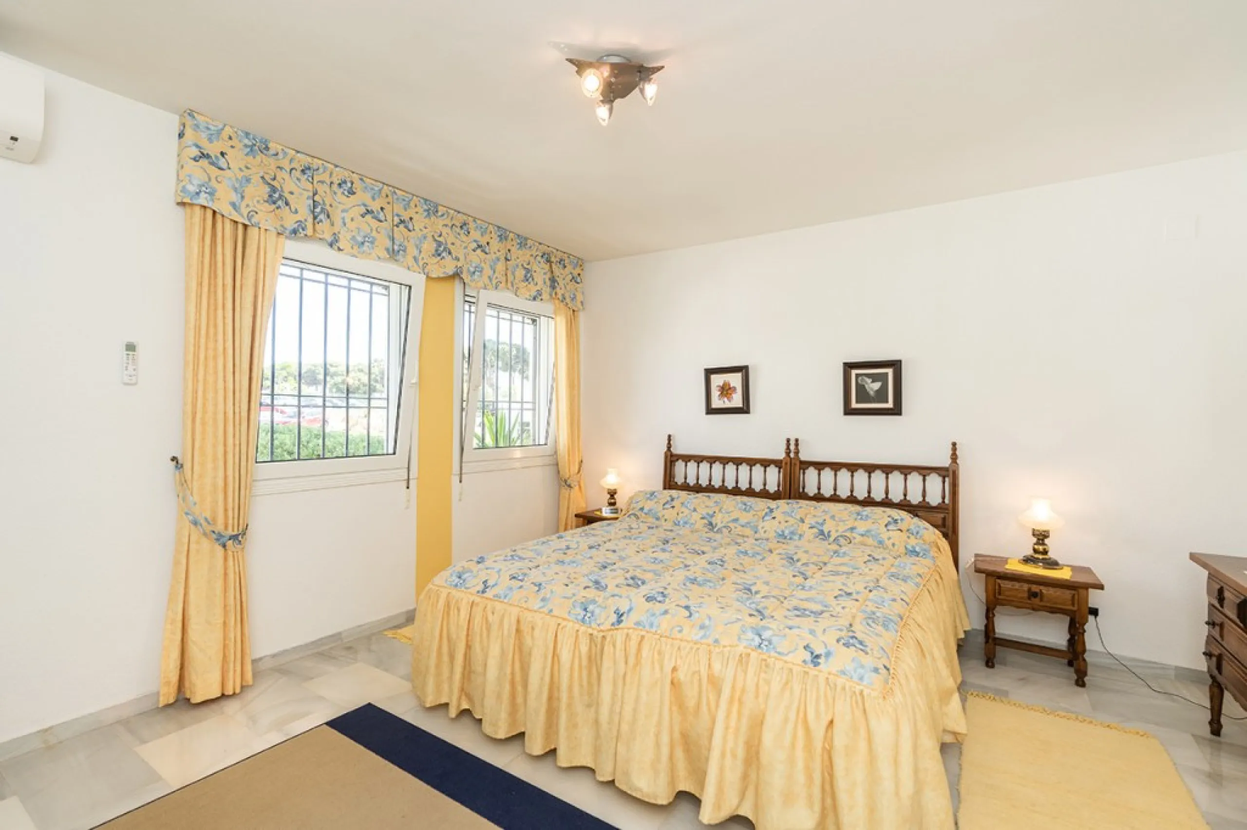 Penthouse in Calahonda in second line beach with amazing sea views and offering on two levels two bedrooms, two bathrooms, a kitchen, bright living room with sunny terrace and a roof terrace with views to the Mediterranean Sea and with sun all day. Sold f