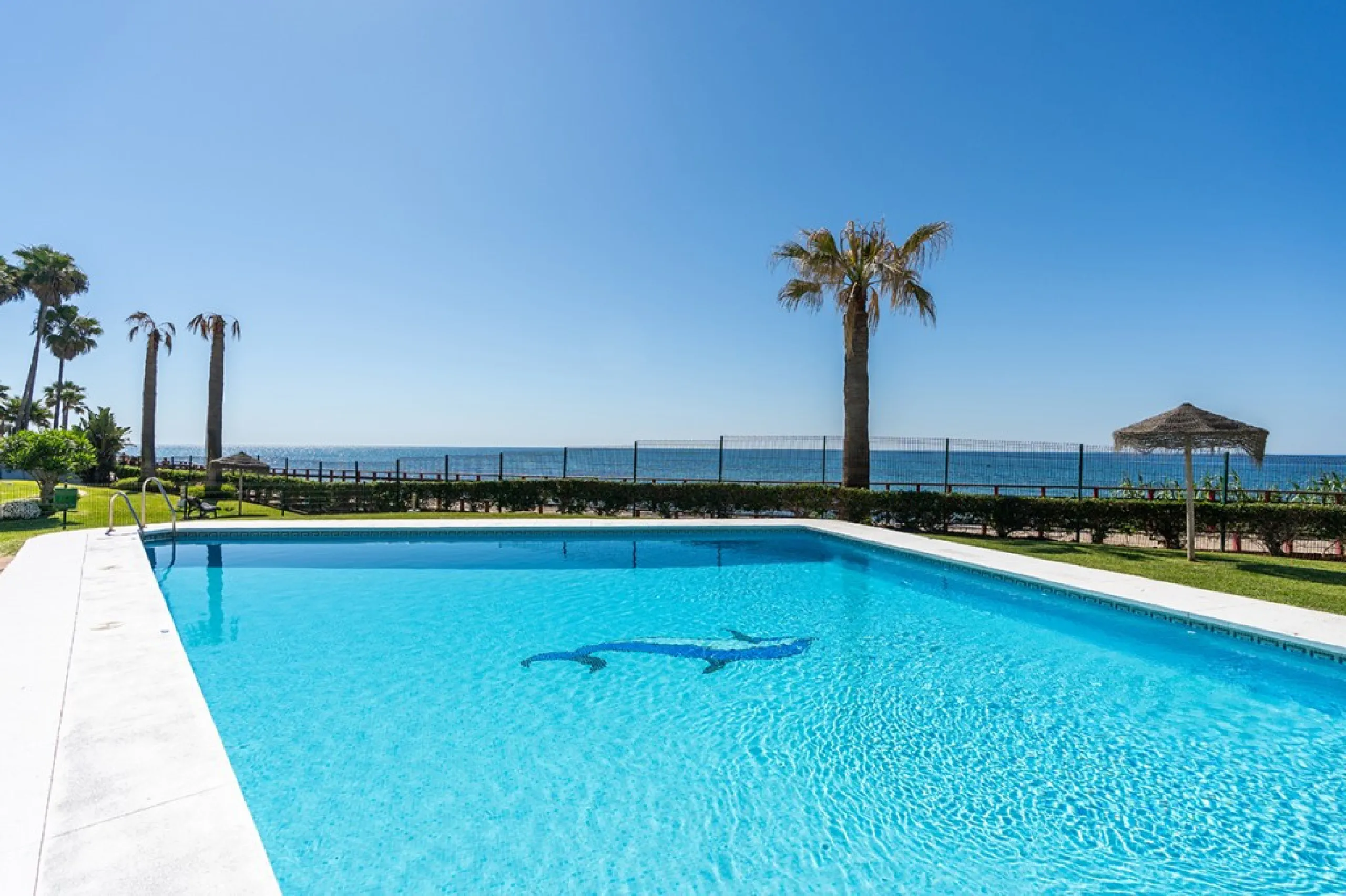 Penthouse in Calahonda in second line beach with amazing sea views and offering on two levels two bedrooms, two bathrooms, a kitchen, bright living room with sunny terrace and a roof terrace with views to the Mediterranean Sea and with sun all day. Sold f