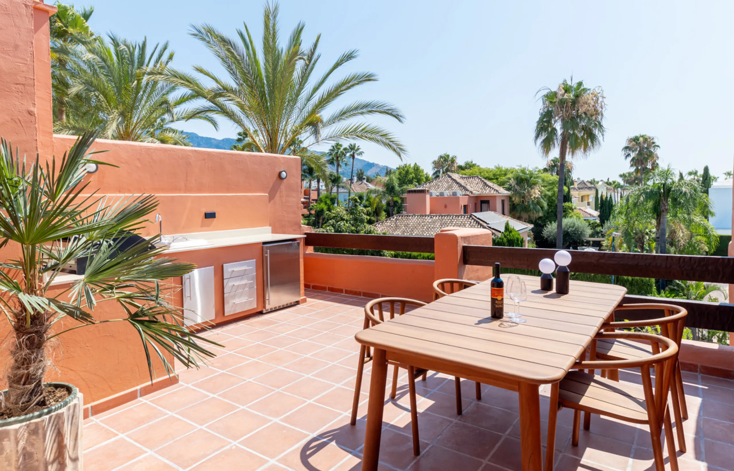 This fully renovated property is located in the desirable area of Altos de Puente Romano, less than a 20 minutes' walk to the well know Puente Romano Hotel, the beach and the promenade that links you to Marbella town and the renown Puerto Banus. Located i
