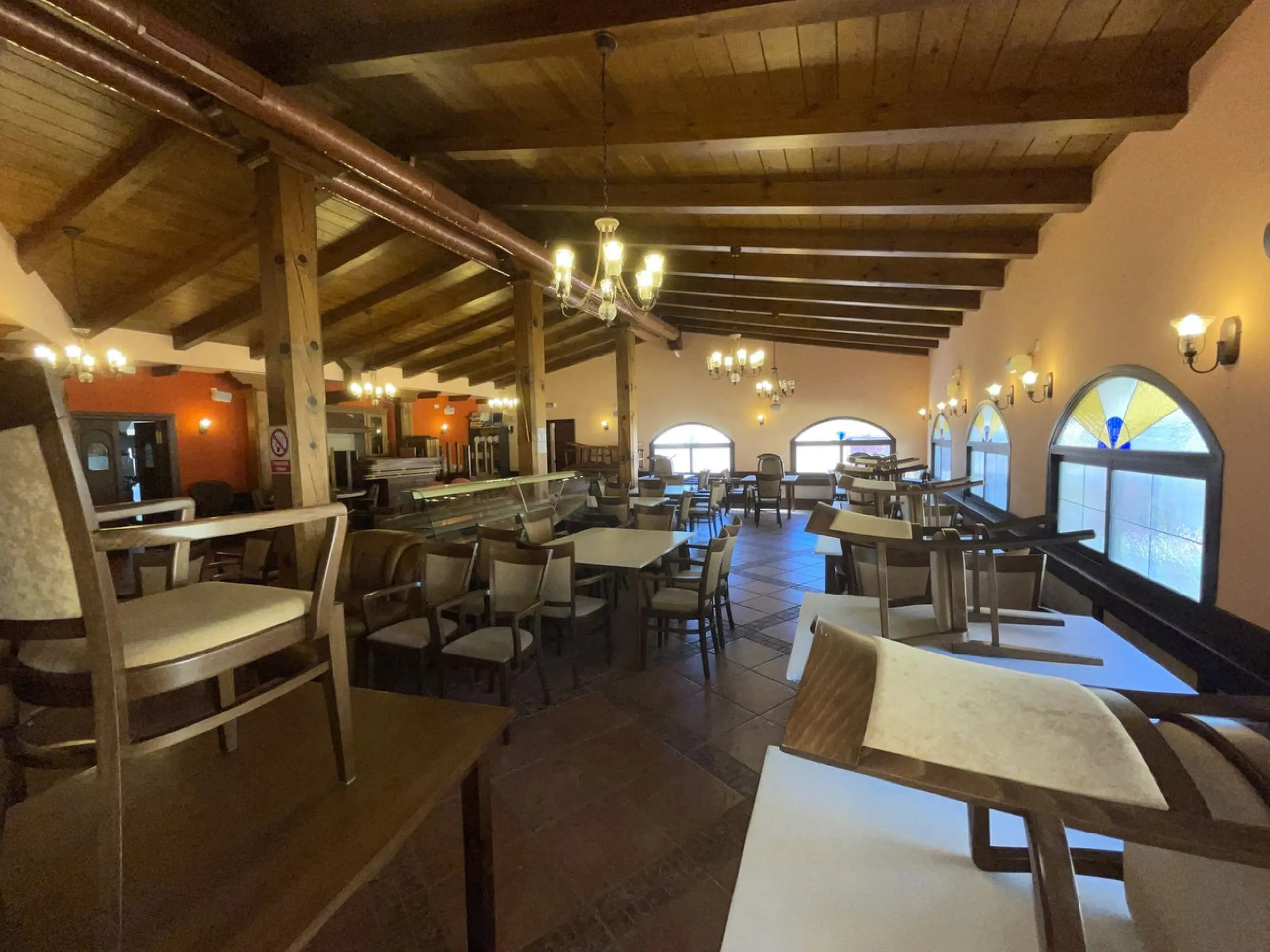 Commercial - Bar в продаже в El Paraiso, Málaga. Площадь дома 500 м². Площадь участка 1200 м²