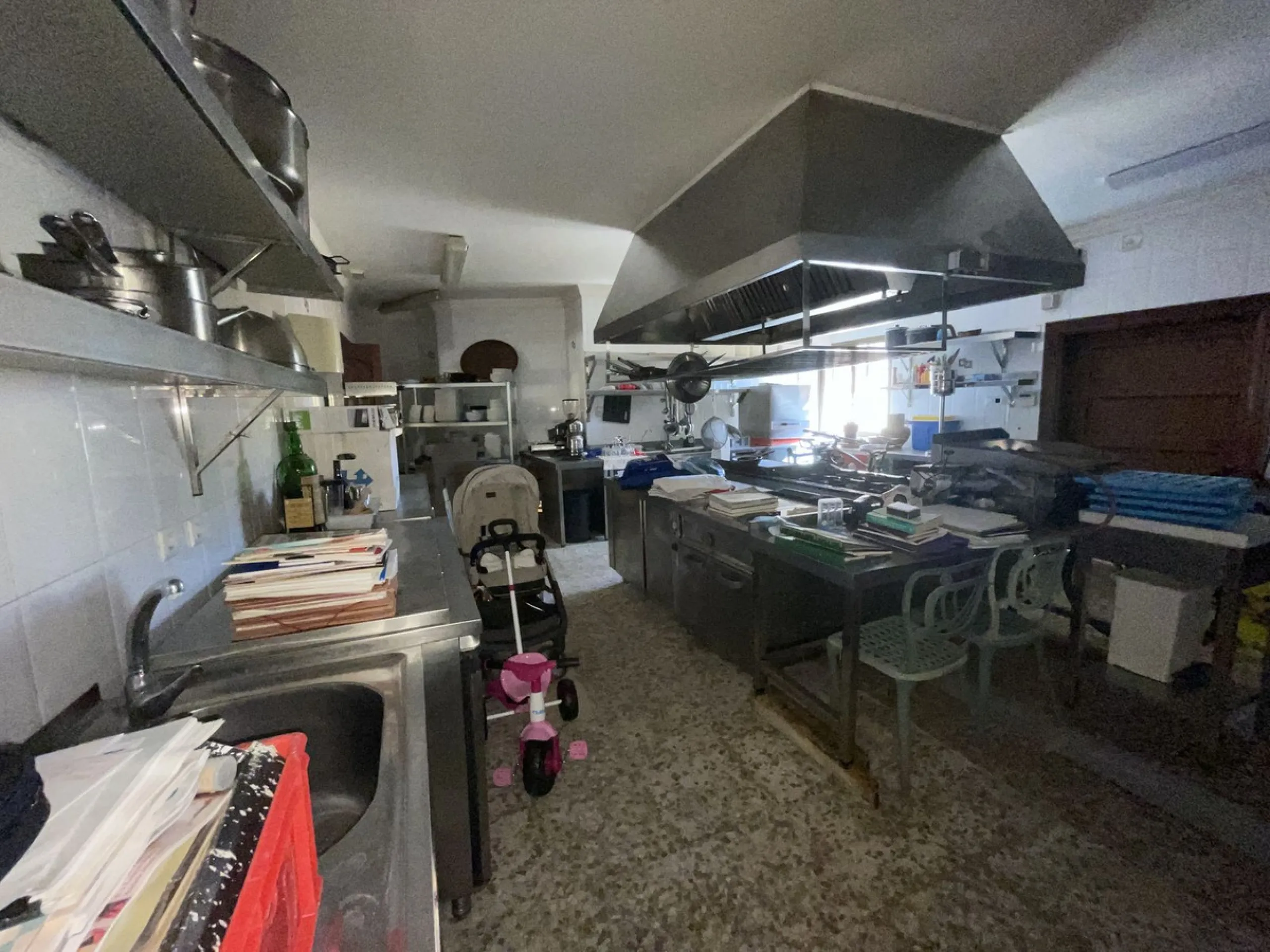 Commercial - Bar в продаже в El Paraiso, Málaga. Площадь дома 500 м². Площадь участка 1200 м²