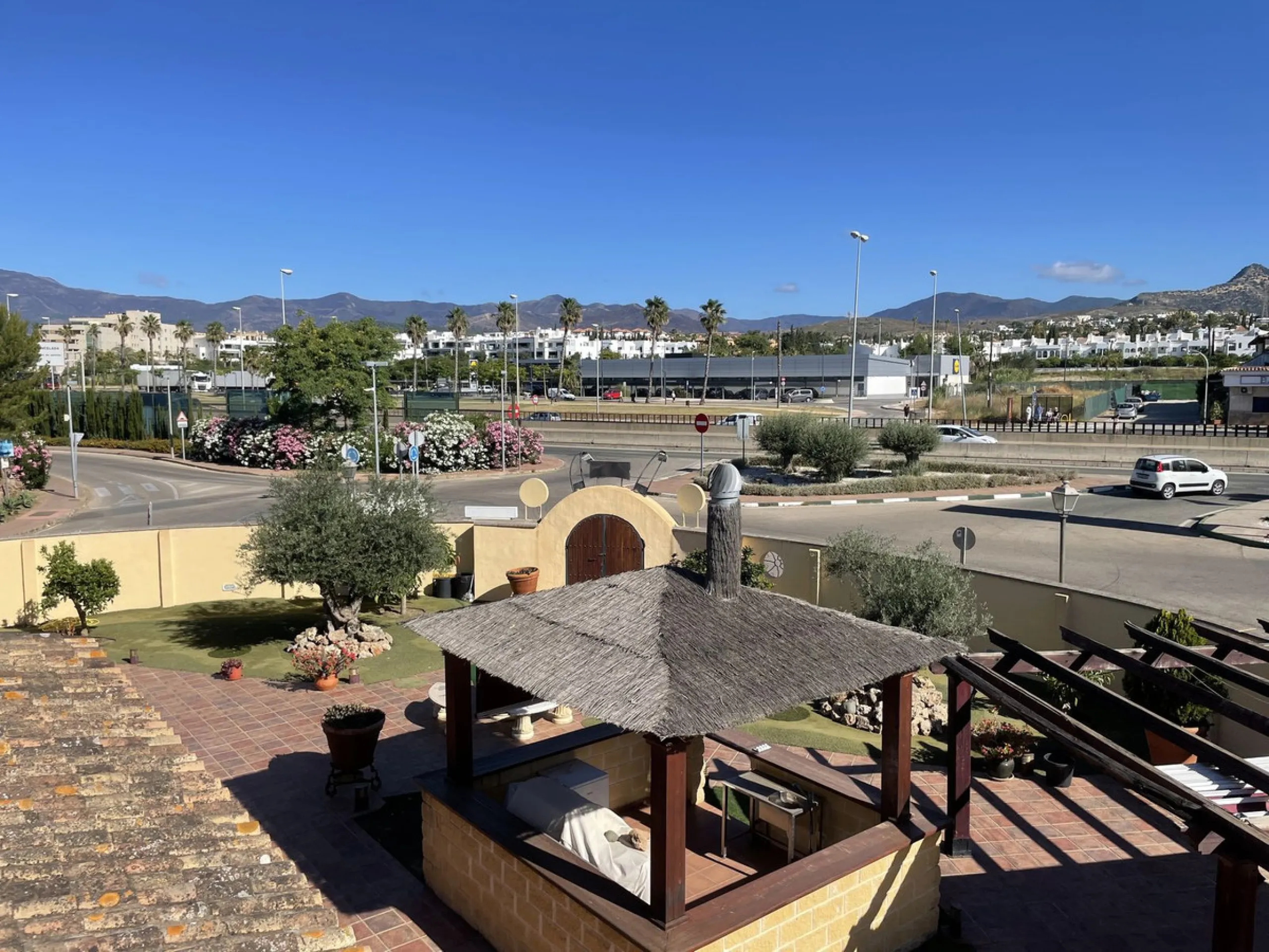 Commercial - Bar в продаже в El Paraiso, Málaga. Площадь дома 500 м². Площадь участка 1200 м²