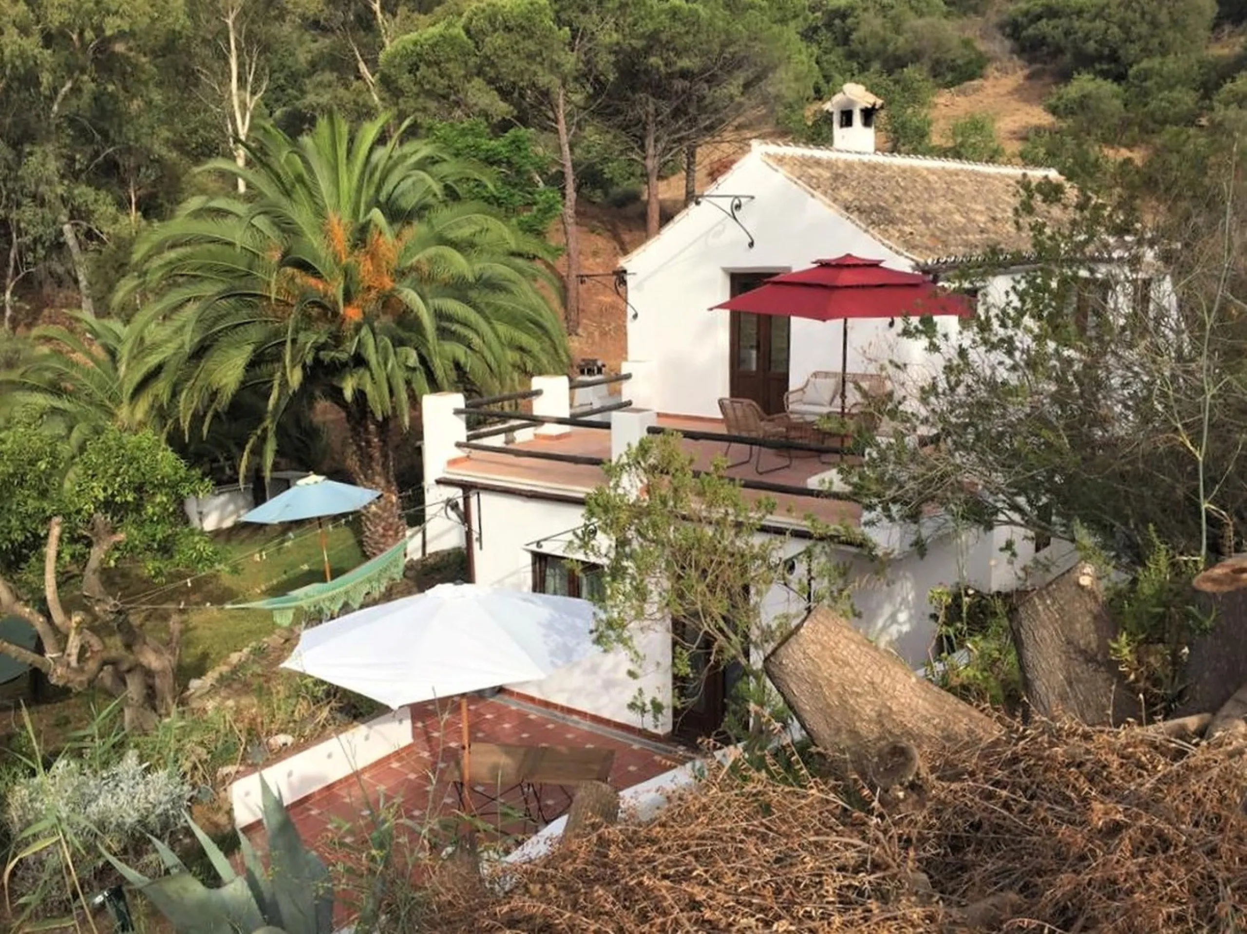 House - Finca - Cortijo в продаже в Casares, Málaga. В доме 4 спален и 2 ванных комнат. Площадь дома 220 м². Площадь участка 30000 м²