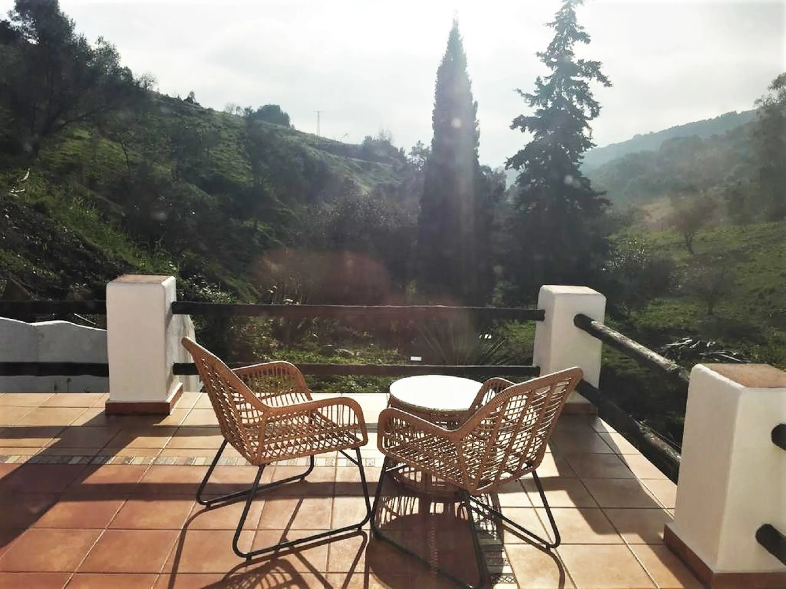 House - Finca - Cortijo в продаже в Casares, Málaga. В доме 4 спален и 2 ванных комнат. Площадь дома 220 м². Площадь участка 30000 м²