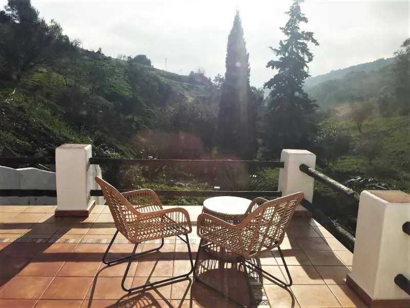 House - Finca - Cortijo в продаже в Casares, Málaga. В доме 4 спален и 2 ванных комнат. Площадь дома 220 м². Площадь участка 30000 м²