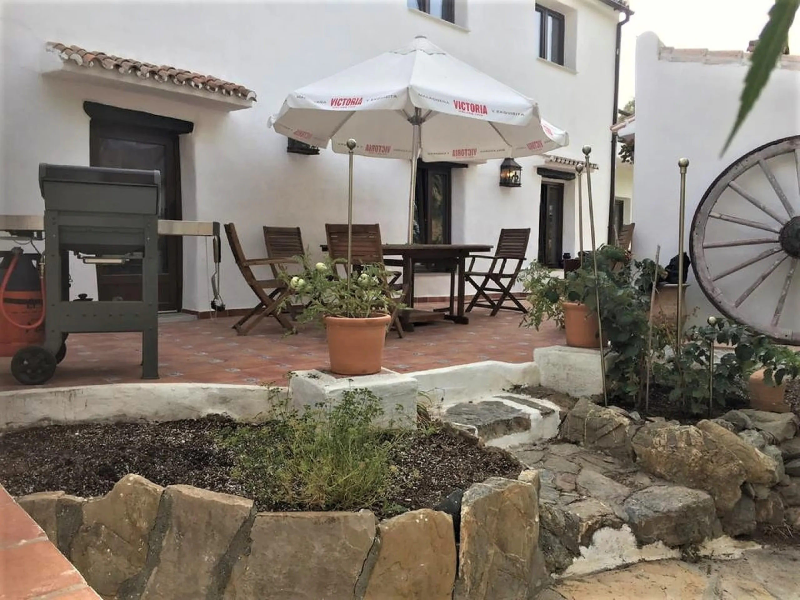 House - Finca - Cortijo в продаже в Casares, Málaga. В доме 4 спален и 2 ванных комнат. Площадь дома 220 м². Площадь участка 30000 м²
