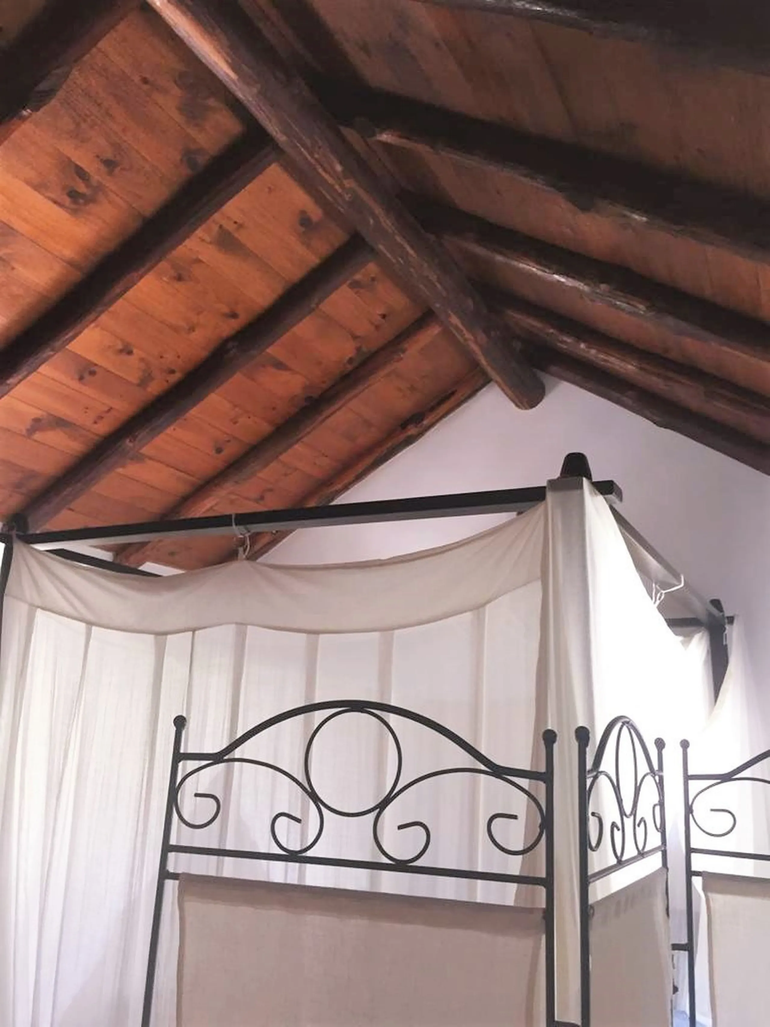 House - Finca - Cortijo в продаже в Casares, Málaga. В доме 4 спален и 2 ванных комнат. Площадь дома 220 м². Площадь участка 30000 м²