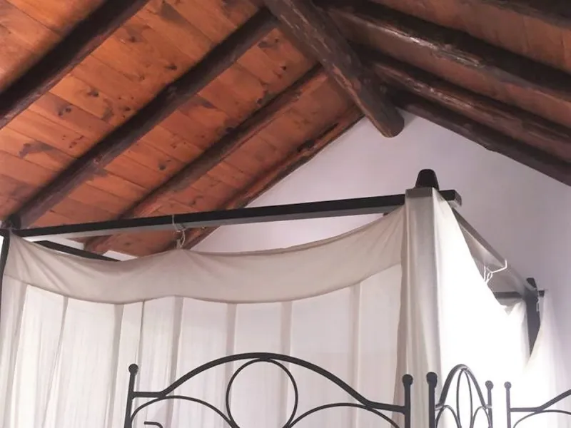 House - Finca - Cortijo в продаже в Casares, Málaga. В доме 4 спален и 2 ванных комнат. Площадь дома 220 м². Площадь участка 30000 м²