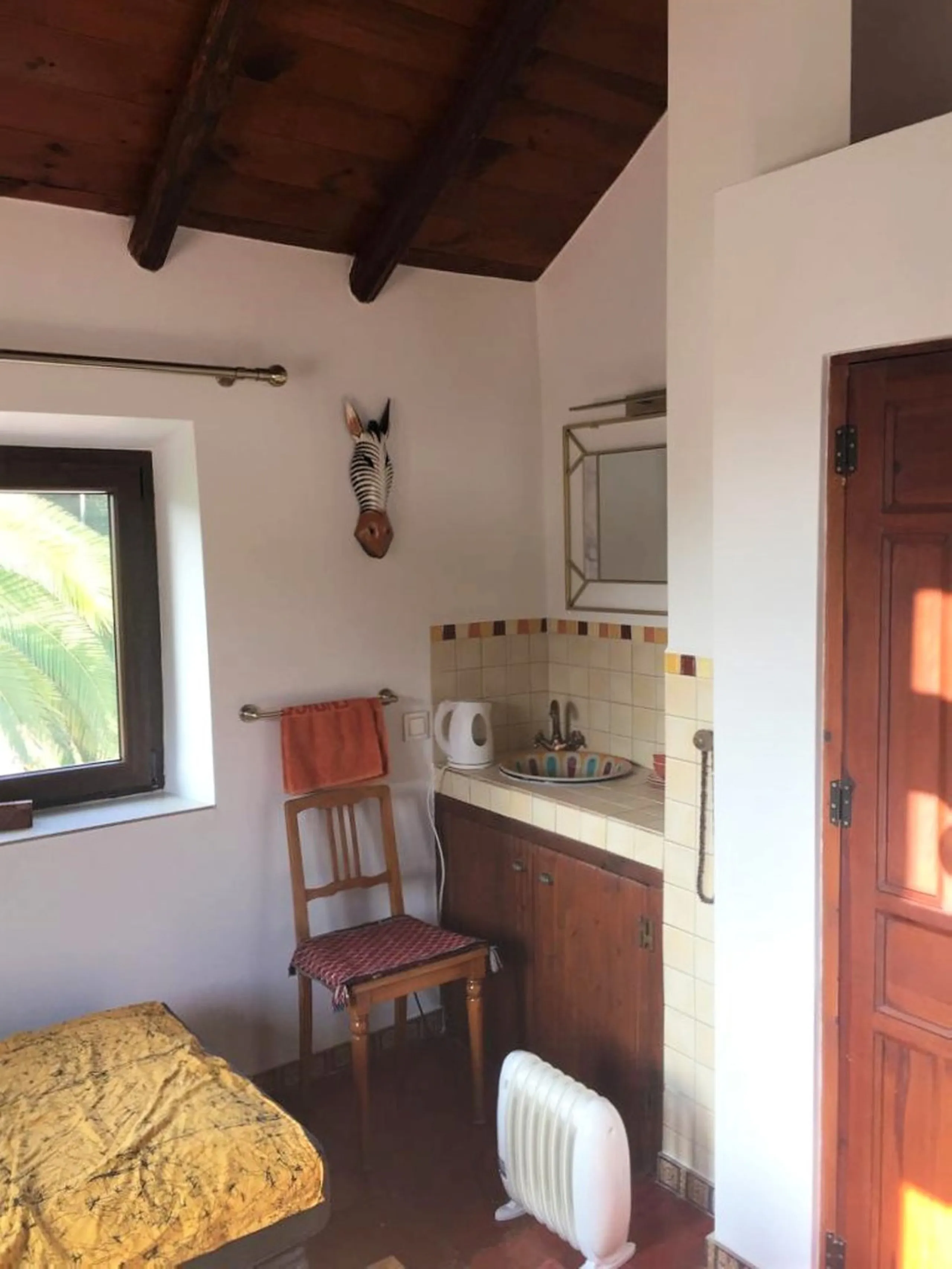 House - Finca - Cortijo в продаже в Casares, Málaga. В доме 4 спален и 2 ванных комнат. Площадь дома 220 м². Площадь участка 30000 м²