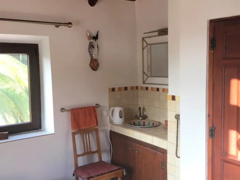 House - Finca - Cortijo в продаже в Casares, Málaga. В доме 4 спален и 2 ванных комнат. Площадь дома 220 м². Площадь участка 30000 м²