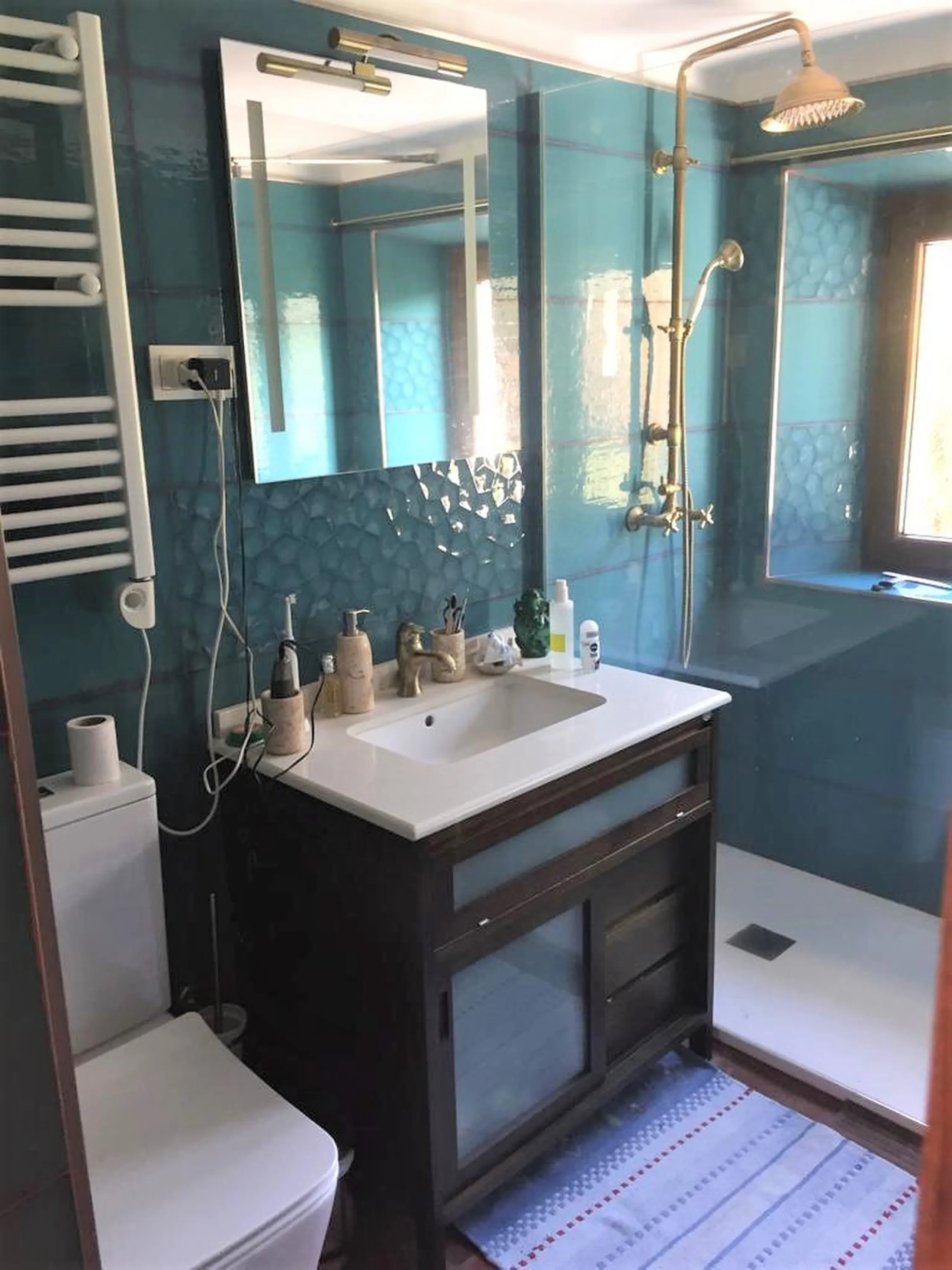 House - Finca - Cortijo в продаже в Casares, Málaga. В доме 4 спален и 2 ванных комнат. Площадь дома 220 м². Площадь участка 30000 м²