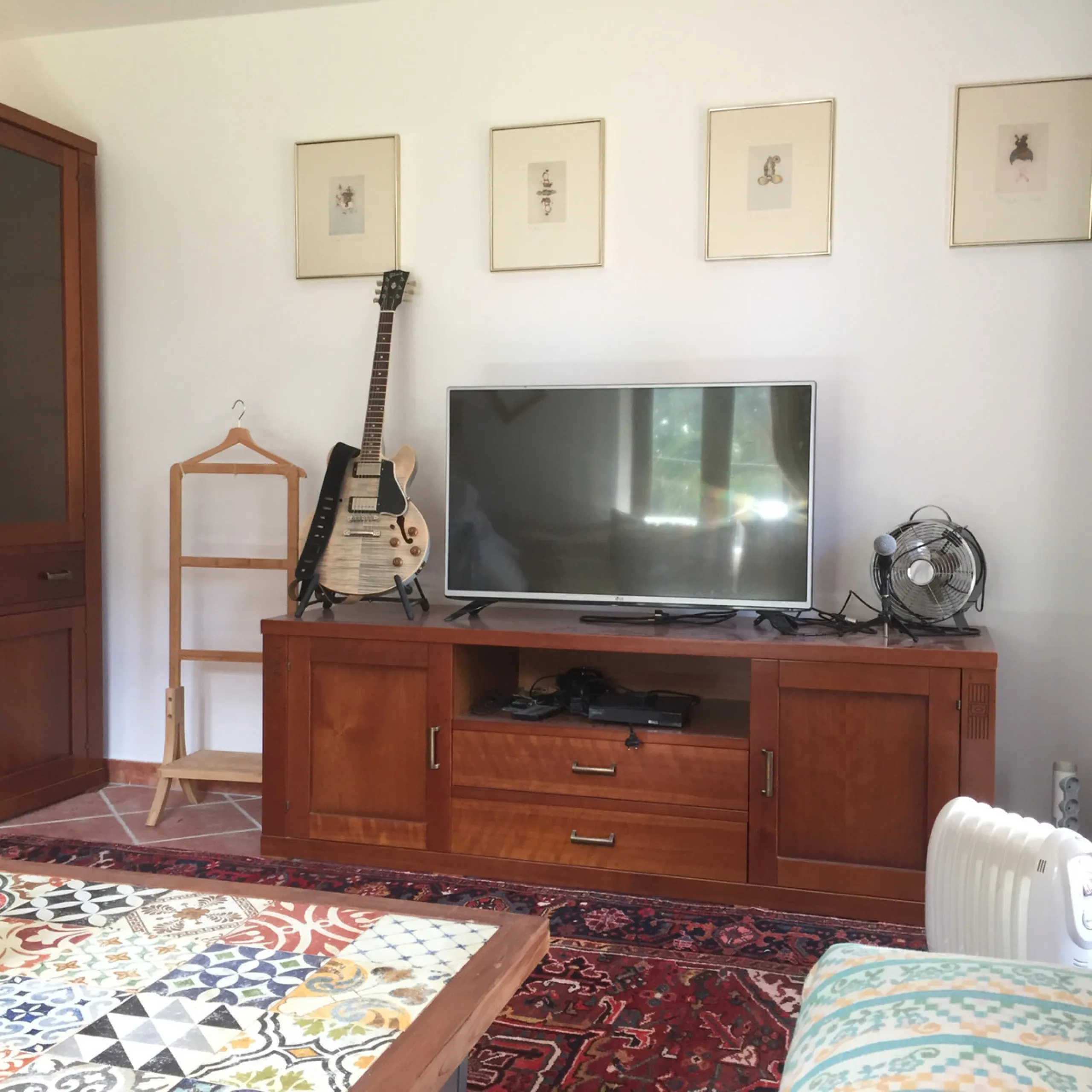 House - Finca - Cortijo в продаже в Casares, Málaga. В доме 4 спален и 2 ванных комнат. Площадь дома 220 м². Площадь участка 30000 м²