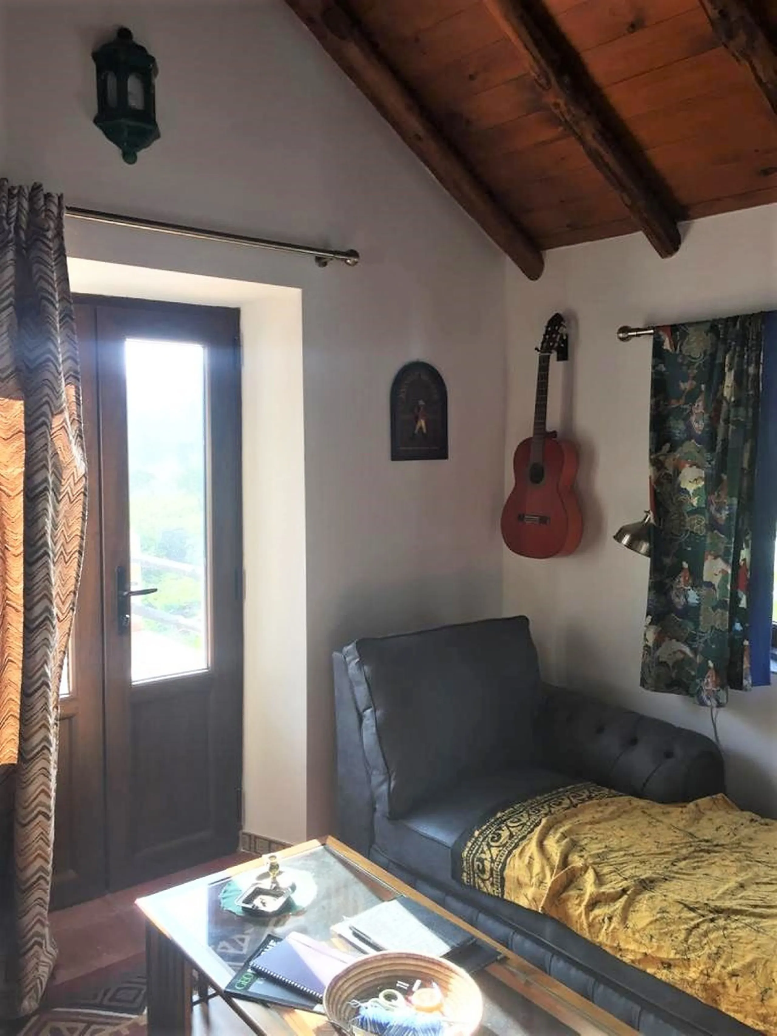 House - Finca - Cortijo в продаже в Casares, Málaga. В доме 4 спален и 2 ванных комнат. Площадь дома 220 м². Площадь участка 30000 м²