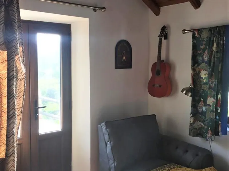 House - Finca - Cortijo в продаже в Casares, Málaga. В доме 4 спален и 2 ванных комнат. Площадь дома 220 м². Площадь участка 30000 м²