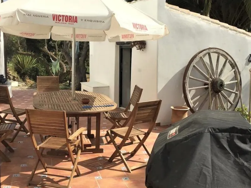 House - Finca - Cortijo в продаже в Casares, Málaga. В доме 4 спален и 2 ванных комнат. Площадь дома 220 м². Площадь участка 30000 м²