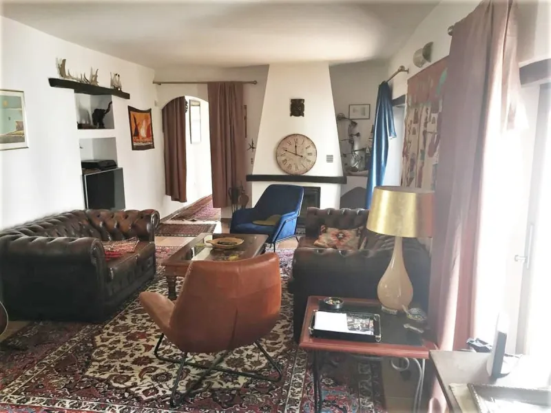 House - Finca - Cortijo в продаже в Casares, Málaga. В доме 4 спален и 2 ванных комнат. Площадь дома 220 м². Площадь участка 30000 м²