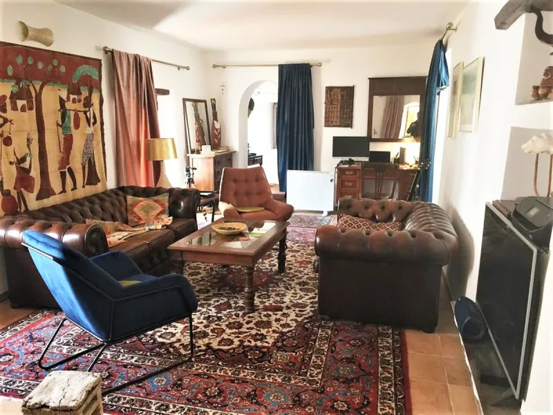House - Finca - Cortijo в продаже в Casares, Málaga. В доме 4 спален и 2 ванных комнат. Площадь дома 220 м². Площадь участка 30000 м²