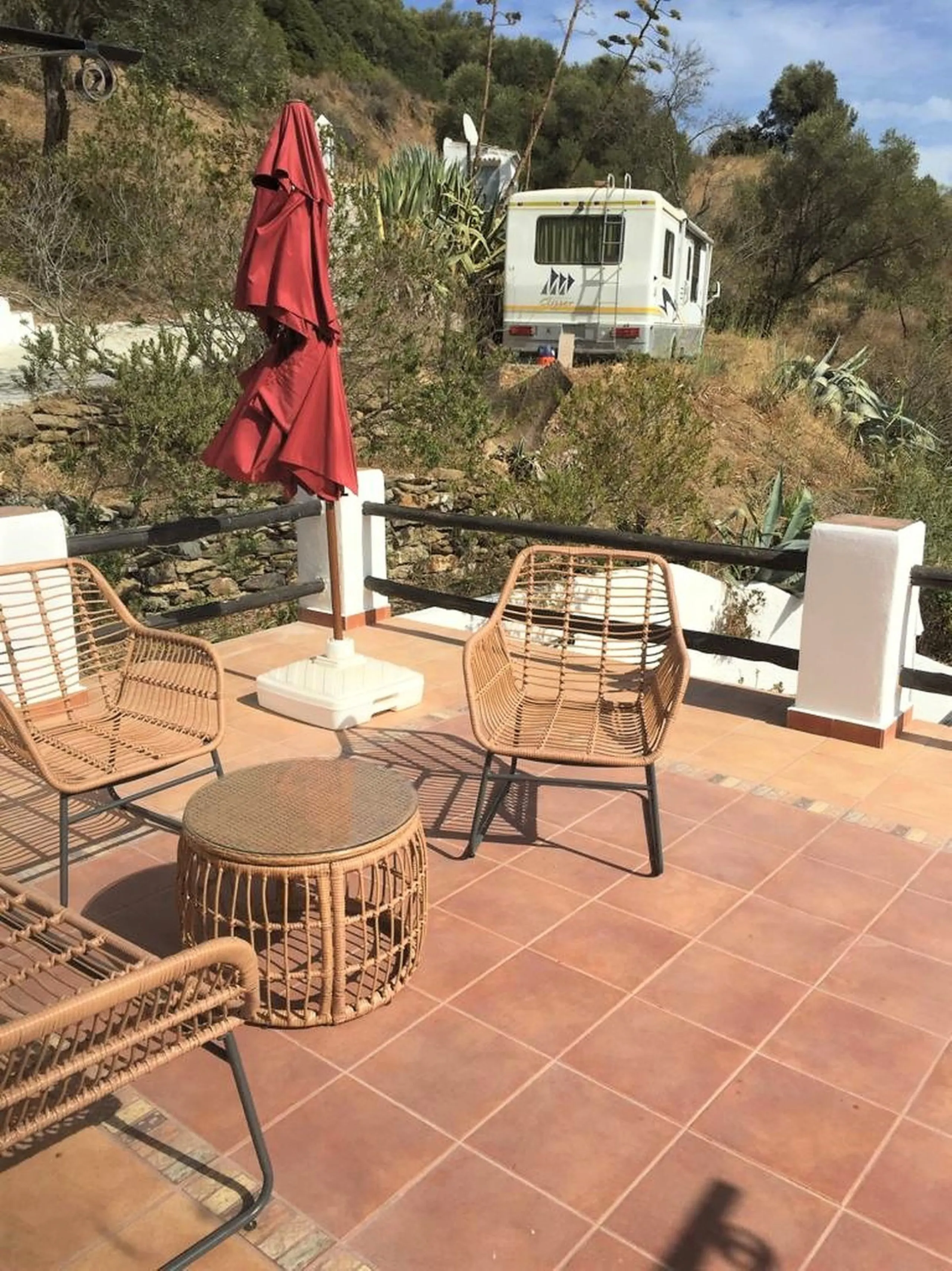 House - Finca - Cortijo в продаже в Casares, Málaga. В доме 4 спален и 2 ванных комнат. Площадь дома 220 м². Площадь участка 30000 м²