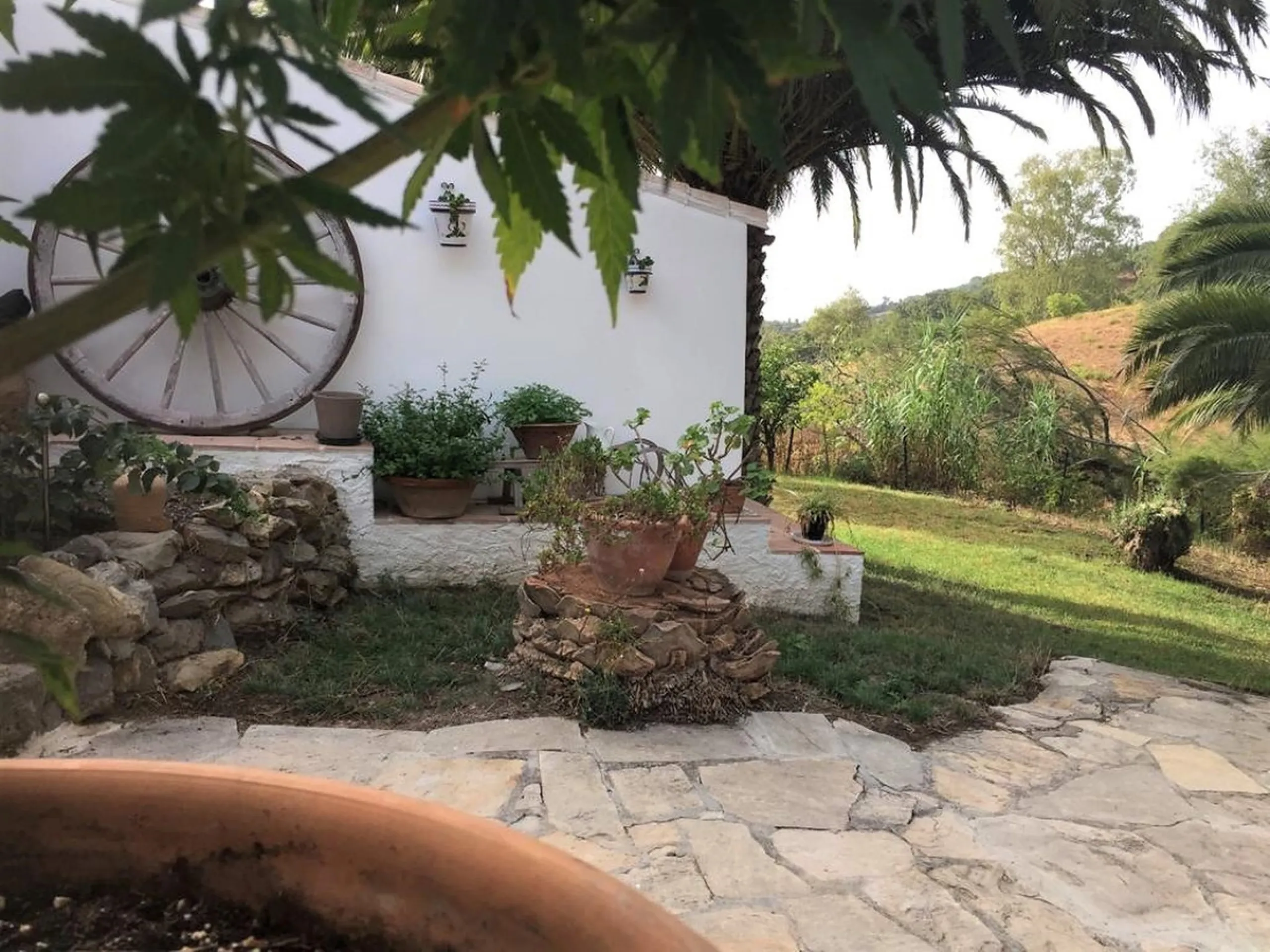 House - Finca - Cortijo в продаже в Casares, Málaga. В доме 4 спален и 2 ванных комнат. Площадь дома 220 м². Площадь участка 30000 м²