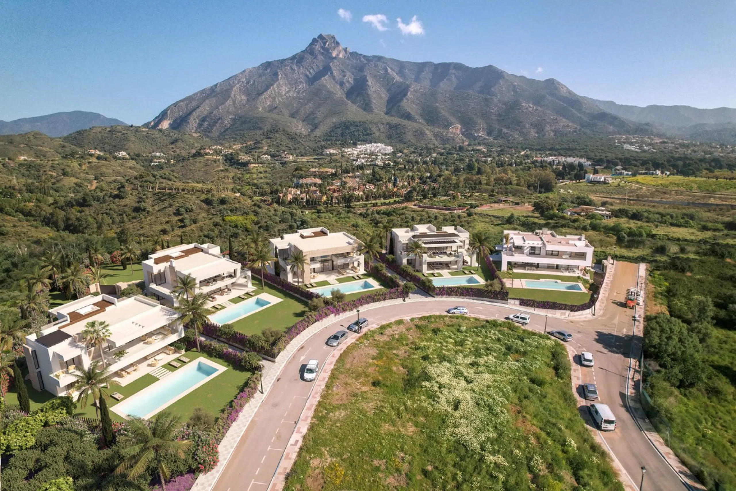 House - Detached Villa в продаже в Marbella, Málaga. В доме 5 спален и 6 ванных комнат. Площадь дома 630 м². Площадь участка 2105 м²