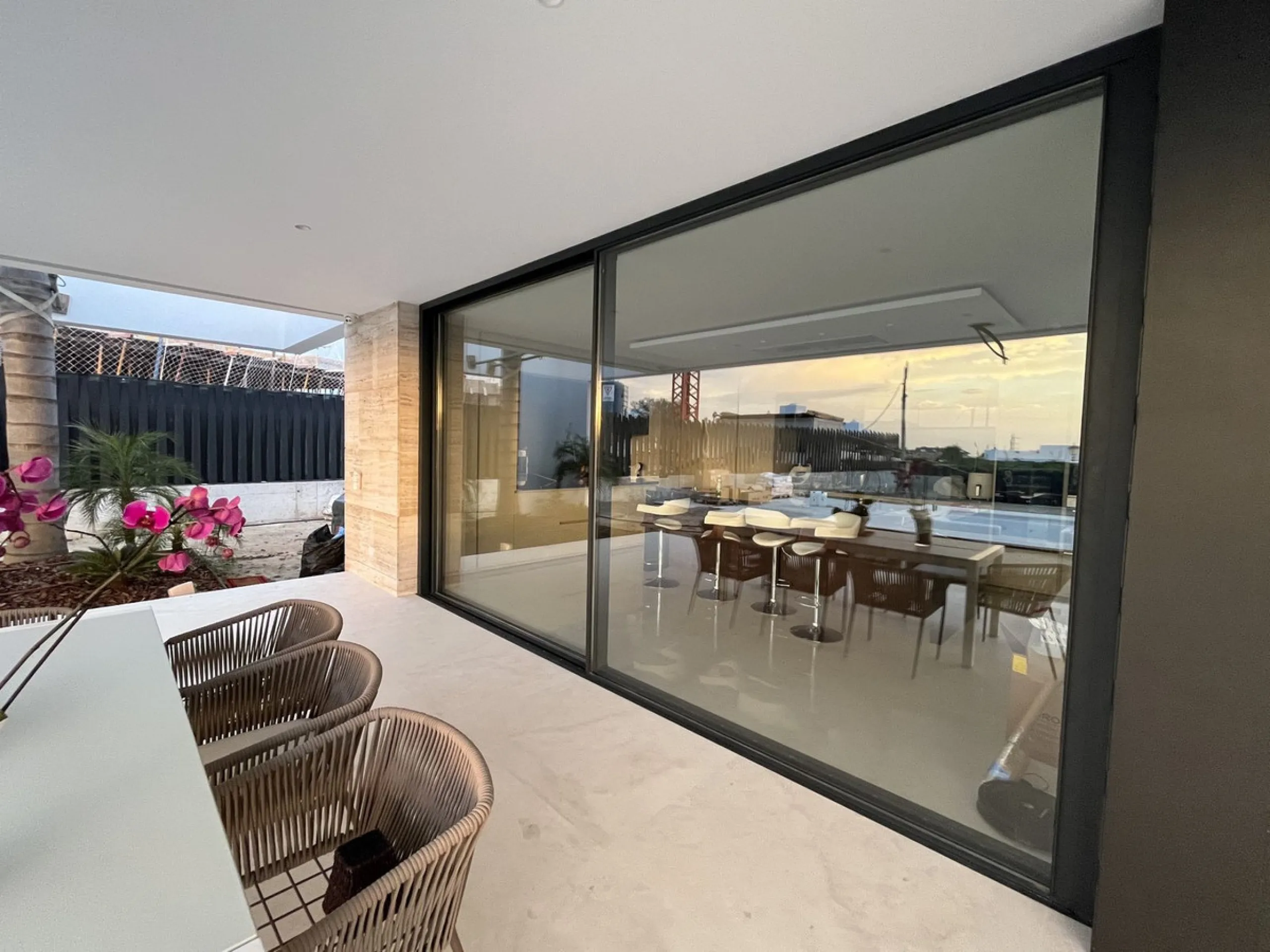 House - Detached Villa в продаже в Marbella, Málaga. В доме 5 спален и 6 ванных комнат. Площадь дома 630 м². Площадь участка 2105 м²