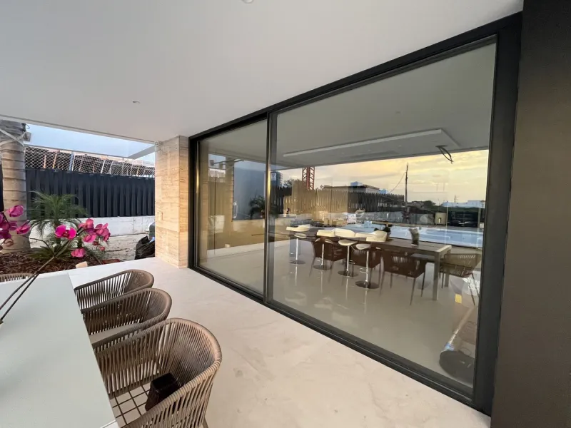 House - Detached Villa в продаже в Marbella, Málaga. В доме 5 спален и 6 ванных комнат. Площадь дома 630 м². Площадь участка 2105 м²