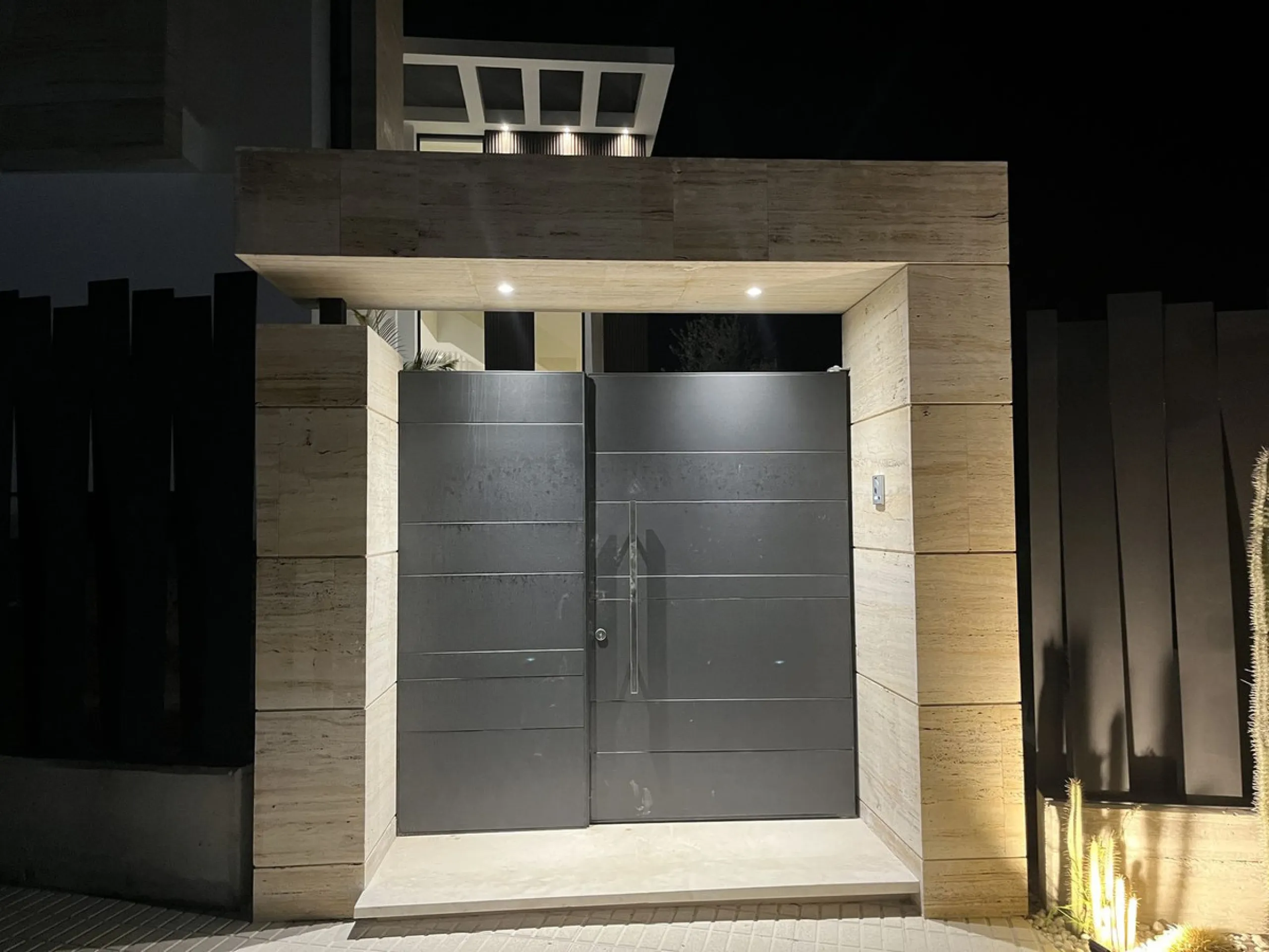 House - Detached Villa в продаже в Marbella, Málaga. В доме 5 спален и 6 ванных комнат. Площадь дома 630 м². Площадь участка 2105 м²