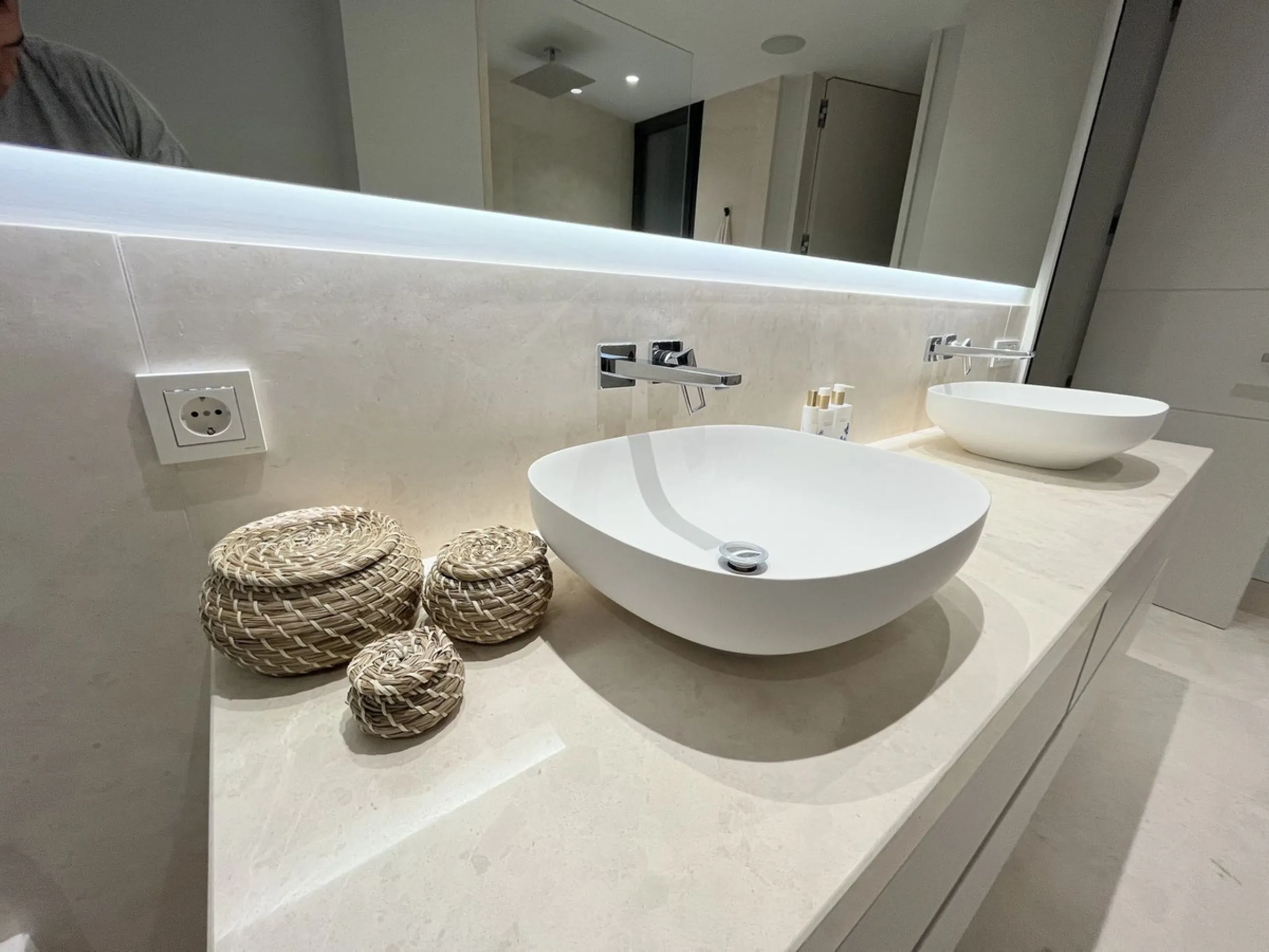 House - Detached Villa в продаже в Marbella, Málaga. В доме 5 спален и 6 ванных комнат. Площадь дома 630 м². Площадь участка 2105 м²