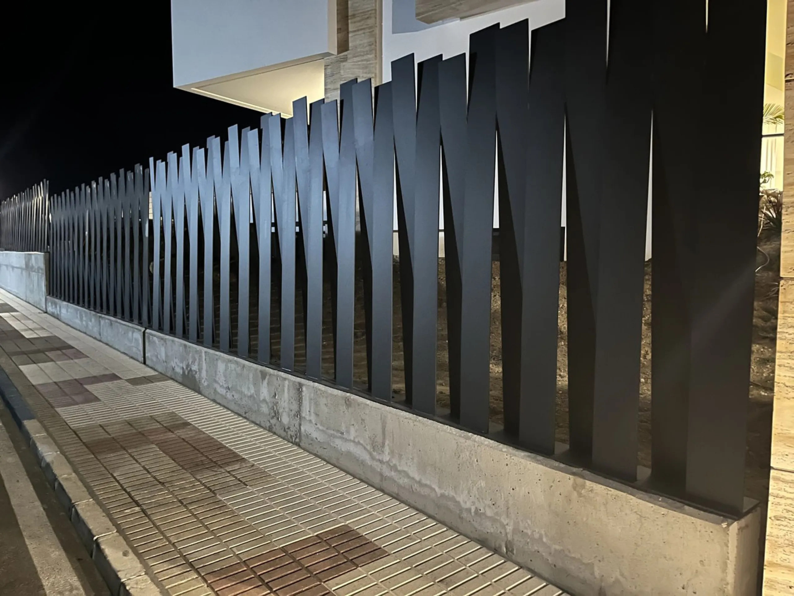 House - Detached Villa в продаже в Marbella, Málaga. В доме 5 спален и 6 ванных комнат. Площадь дома 630 м². Площадь участка 2105 м²