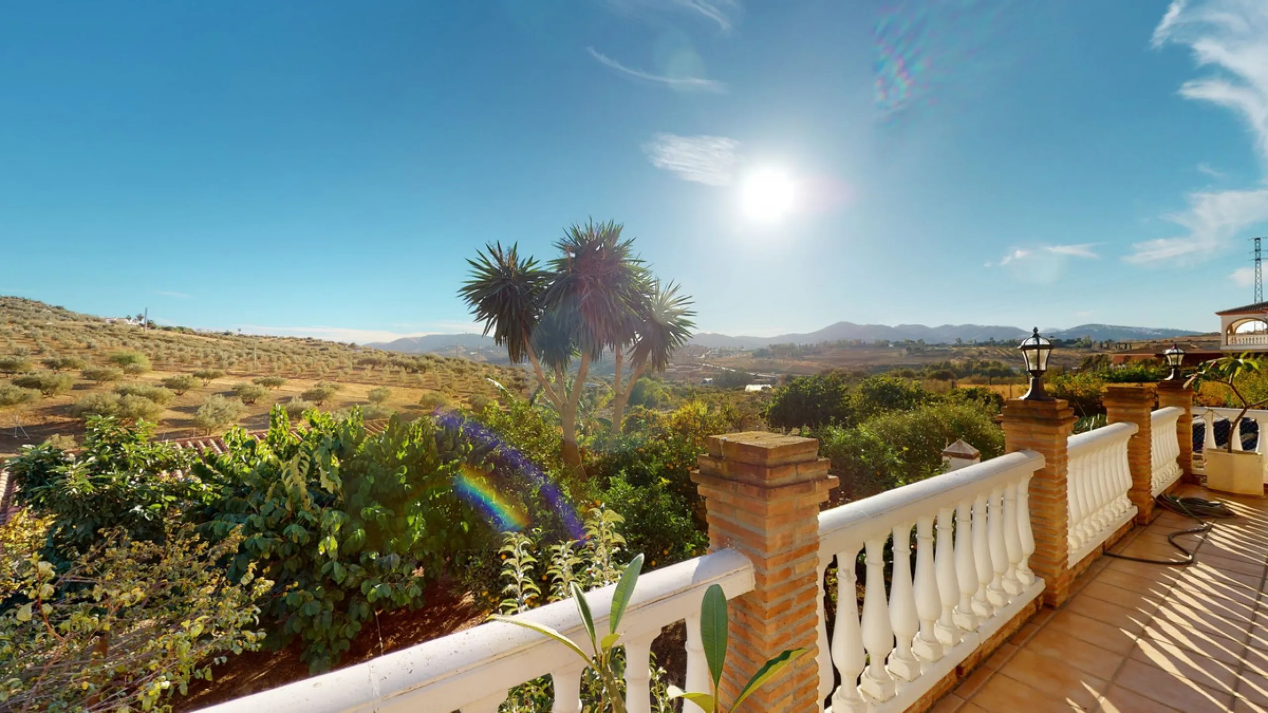 This well-located spacious villa offers the possibility for two families to live separately. The garage of 217 m2 has room for 5 cars, an office and storage space. Entrance to the garden with nice pool, shower, fruit trees and henhouse. Separate room with