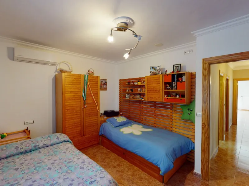 This well-located spacious villa offers the possibility for two families to live separately. The garage of 217 m2 has room for 5 cars, an office and storage space. Entrance to the garden with nice pool, shower, fruit trees and henhouse. Separate room with