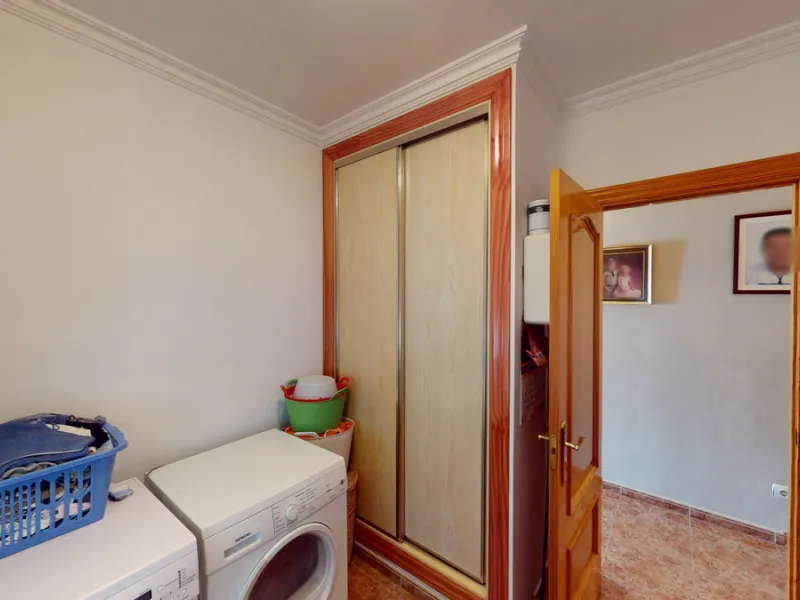 This well-located spacious villa offers the possibility for two families to live separately. The garage of 217 m2 has room for 5 cars, an office and storage space. Entrance to the garden with nice pool, shower, fruit trees and henhouse. Separate room with