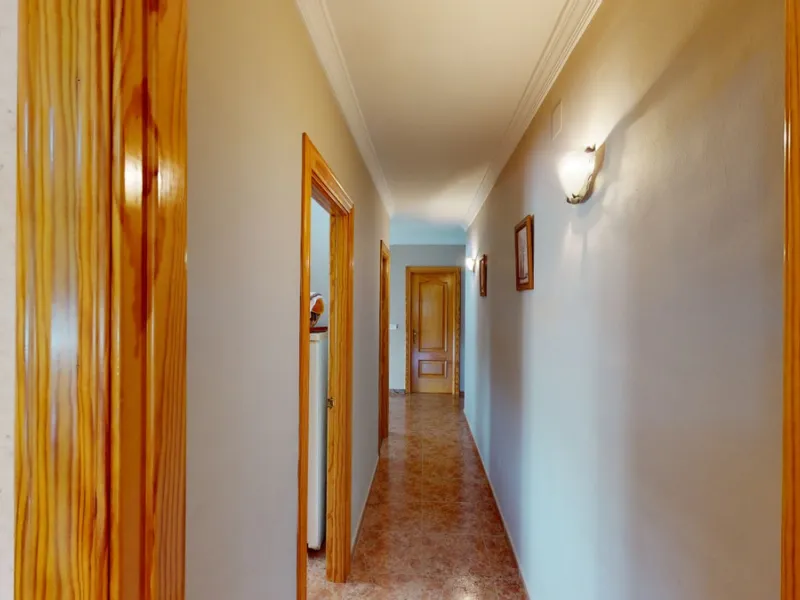 This well-located spacious villa offers the possibility for two families to live separately. The garage of 217 m2 has room for 5 cars, an office and storage space. Entrance to the garden with nice pool, shower, fruit trees and henhouse. Separate room with