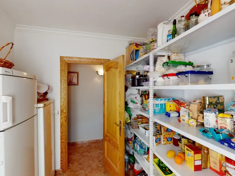 This well-located spacious villa offers the possibility for two families to live separately. The garage of 217 m2 has room for 5 cars, an office and storage space. Entrance to the garden with nice pool, shower, fruit trees and henhouse. Separate room with