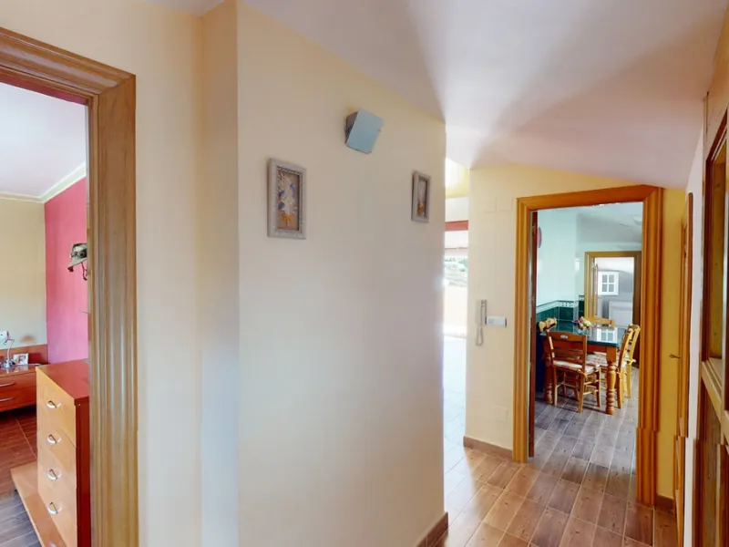 This well-located spacious villa offers the possibility for two families to live separately. The garage of 217 m2 has room for 5 cars, an office and storage space. Entrance to the garden with nice pool, shower, fruit trees and henhouse. Separate room with