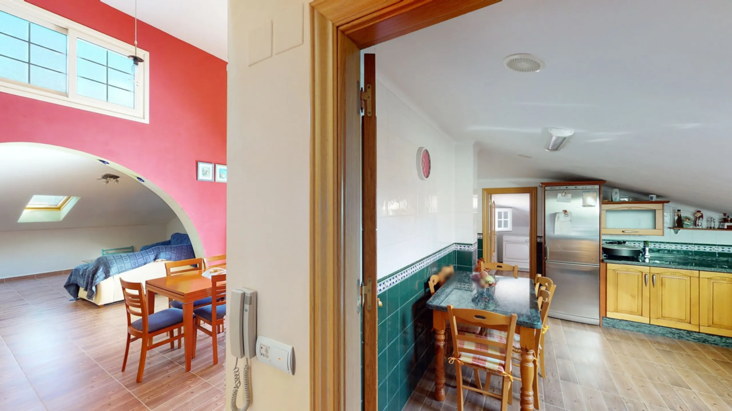 This well-located spacious villa offers the possibility for two families to live separately. The garage of 217 m2 has room for 5 cars, an office and storage space. Entrance to the garden with nice pool, shower, fruit trees and henhouse. Separate room with
