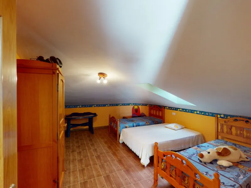 This well-located spacious villa offers the possibility for two families to live separately. The garage of 217 m2 has room for 5 cars, an office and storage space. Entrance to the garden with nice pool, shower, fruit trees and henhouse. Separate room with