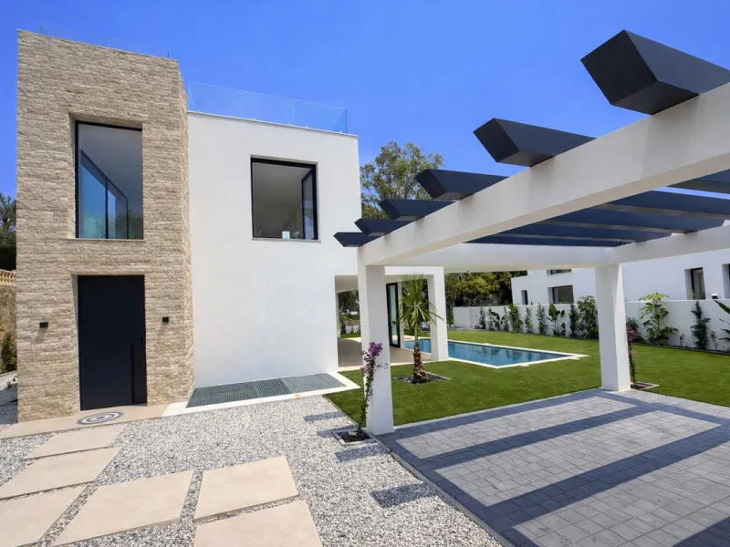 LUXURY MODERN VILLA BORDERING THE NATURE IN MONTE BIARRITZ, NUEVA ATALAYA, ESTEPONA!