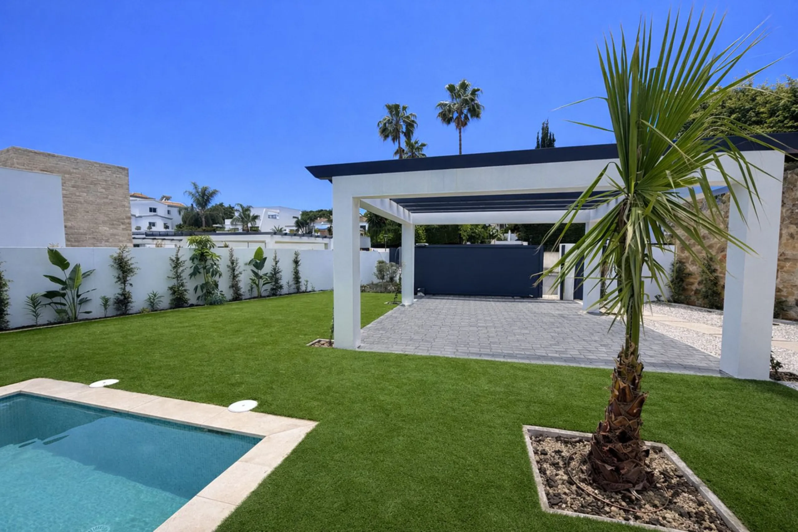 LUXURY MODERN VILLA BORDERING THE NATURE IN MONTE BIARRITZ, NUEVA ATALAYA, ESTEPONA!